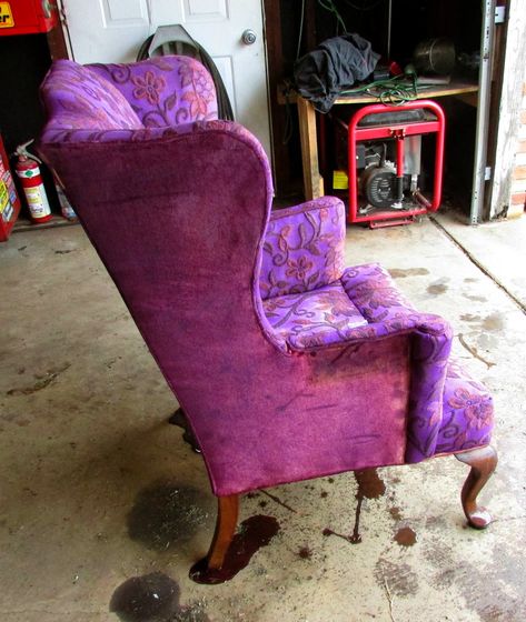 Updating a wingback chair by using RIT Dye @ Rustic-Refined.com Rit Dye Furniture, Wingback Chair Makeover, Wing Back Chair, Paint Upholstery, Wingback Chairs, Repurposed Art, Simple Garden, Rit Dye, Industrial Chair