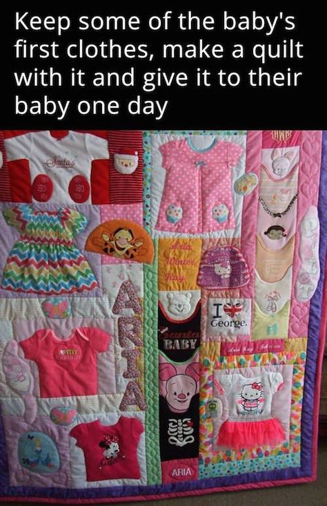 Baby Clothes Quilt Keepsake - 10 Creative Baby Keepsake Ideas on Pretty My Party Baby Memory Quilt, Baby Nap Mats, Baby Clothes Quilt, Diy Baby Clothes, Baby Keepsakes, Baby Clothes Organization, Keepsake Quilting, Diy Bebe, Quilt Baby