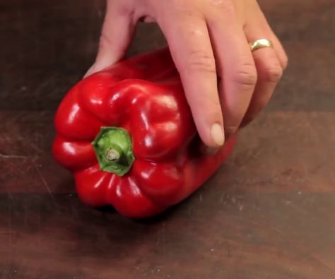 How To Cut Peppers, Healthy Pepper Steak Recipe, Recipes With Banana Peppers, Griddle Cooking Recipes, Pepper Steak Recipe, Types Of Peppers, Stuffed Peppers Healthy, Live In Australia, Bell Pepper Recipes