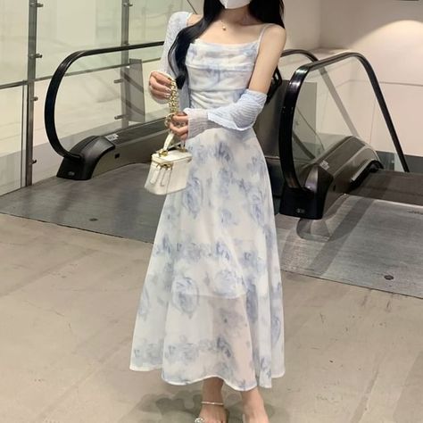 Korean Vacation, Floral Dresses For Women, Summer Vacation Outfits, Dress Korean, Floral Chiffon Dress, Dress Backless, Chiffon Floral, Mini Robes, Korean Dress