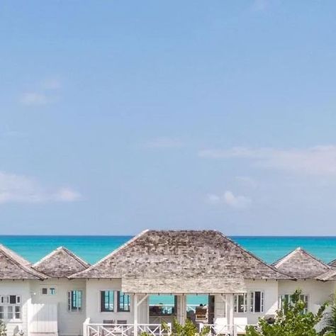 Bahamas Architecture, Bahamian Architecture, Harbor Island Bahamas, Taylor Swift House, Caribbean Architecture, Bahamas House, Beach Details, Paul Rudolph, Bahamas Beach