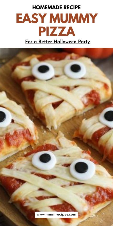 These easy mummy pizzas are the perfect addition to your Halloween party or a fun family dinner! Made with gooey cheese and spooky toppings, they're a blast to make and even more fun to eat. Ready in minutes and sure to be a hit! Check out the recipe now! Halloween Quick Dinner, Mummy Pizza Halloween, Halloween Macaroni And Cheese, Halloween Pizza Night, Fun Halloween Dinner Ideas, Halloween Mini Pizza, Pizza Mummies, Halloween Pizza Ideas, Halloween Food Mummy