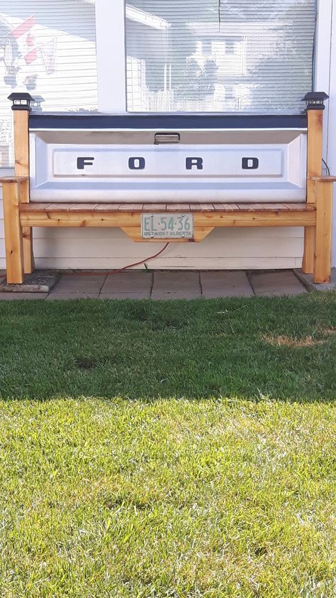 Ford Truck Tattoo Ideas, Bus Seats Repurposed, Silo Porch, Ford Bench, Tailgate Headboard, Tailgate Furniture, Tailgate Benches, Truck Tailgate Bench, Cave Bathroom