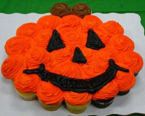 Cupcake Connoisseur | Cupcake Pumpkin Halloween Cupcake Cake, Halloween Pumpkin Cake, Menu Halloween, Pasteles Halloween, Dessert Halloween, Postres Halloween, Pull Apart Cupcake Cake, Pumpkin Cupcake, Pull Apart Cake