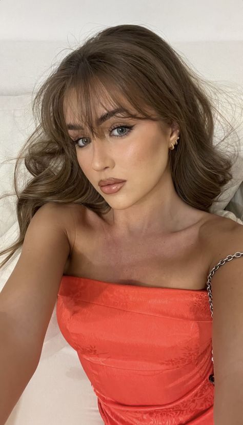 Brunette Hair With Fringe Bangs, Brown Fringe Hair, Fringe On Straight Hair, Prom Hairstyles Fringe, Bangs Hairstyles Brown Hair, Georgia Steel Hair Fringe, Georgia Steele Hair, Georgia Steel Fringe, Georgia Love Island Hair