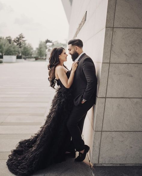 Black Couples Photoshoot Outfit, Prewedding Outfit Ideas, Black Couple Photoshoot, Couple Photoshoot Outfit Ideas, Downtown Couple, Editorial Couple, Photoshoot Gown, Downtown Photoshoot, Party Couple