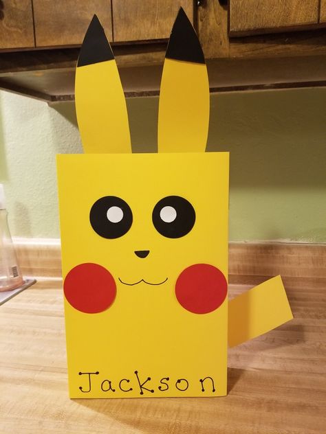 Pikachu Valentine's Day Box Valentines Card Holder, Valentine Boxes For School, Valentine Day Boxes, Valentine Box, School Parties, Party Treats, Kids Decor, Valentines Cards, Diy For Kids