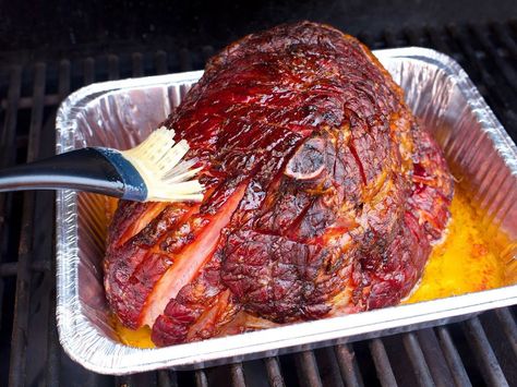 Grilled Ham with Honey Bourbon Glaze recipe - crispy ham with a sweet honey bourbon glaze, perfect for Easter. Spiral Ham In Oven, Bbq Ham Recipes, Ham In Oven, Bourbon Glaze Recipe, Recipes Using Ham, Smoked Ham Recipe, Shades Of Burgundy Hair, Ham Recipes Baked, Burgundy Hair Color