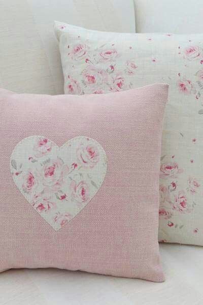 Chubby Bunny Cottage Pillow Cases Diy, Sewing Cushions, Pink Cottage, Bantal Sofa, Pretty Pillow, Sewing Pillows, Cute Pillows, Diy Pillows, Pillow Cushion