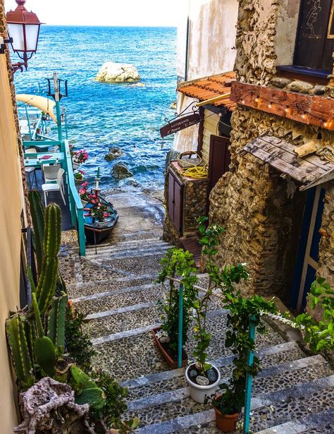 Italy Scilla Calabria Italian Seaside Town, Italy Coastal Towns, Small Italian Town, Venice Italy Beaches, Italian Seaside, Saltbox House, South Of Italy, Italy Beaches, Saltbox Houses