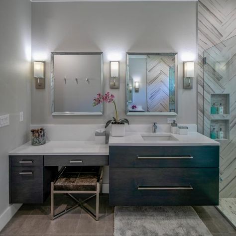 Bathroom Sink With Makeup Vanity, Dressing Table In Bathroom, Bathroom With Vanity Area, Vanity With Makeup Area, Bathroom With Makeup Vanity, Master Bath Vanity, Tv In Bathroom, Dressing Table Design, Bad Inspiration