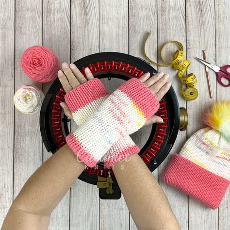 Make your own fingerless gloves with circular knitting machines. Knitting Machine Christmas Projects, Knitting Machine Headband, Addi Knitting Machine Projects, Circular Knitting Machine Patterns Free, Circular Knitting Machine Patterns, Machine Knitting Techniques, Machine Knitting Patterns, Addi Machine, Circular Knitting Patterns