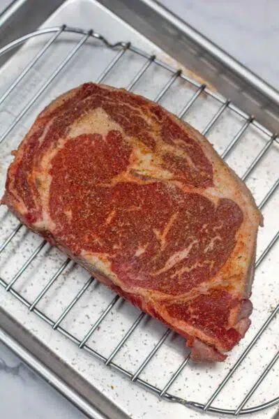 Ribeye In Oven, Easy Ribeye Steak Recipes, Broiled Steaks In The Oven, Broiled Ribeye Steak In Oven, Broil Steak In Oven, Broiling Steak In Oven, How To Broil Steak In The Oven, Ribeye Steak Recipes Oven, Ribeye Steak Recipes Cast Iron