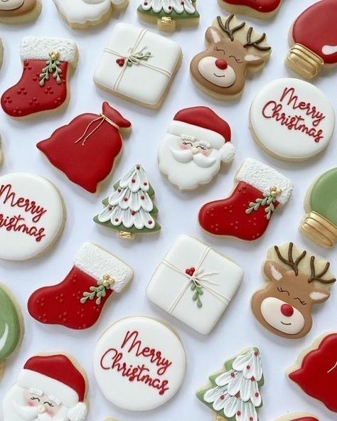 Royalicing Christmas Cookies, Christmas Cookies Simple Decorated, Cookie Decorations Christmas, Sugar Cookie Ideas Christmas, Christmas Mini Cakes Decorating, Mini Cookies Christmas, Christmas Decorating Cookies, Christmas Icing Cookies Decorating Ideas, Christmas Sweets To Make