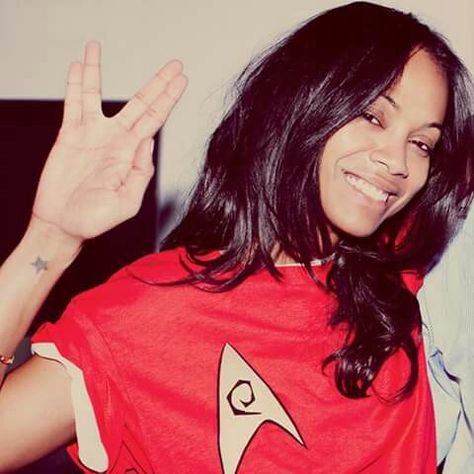 Zoe Saldana Star Trek, Hollywood Girls, Zoe Saldana, Iconic Women, Hollywood Celebrities, Just The Way, American Actress, Celebrity Crush, Pretty Woman