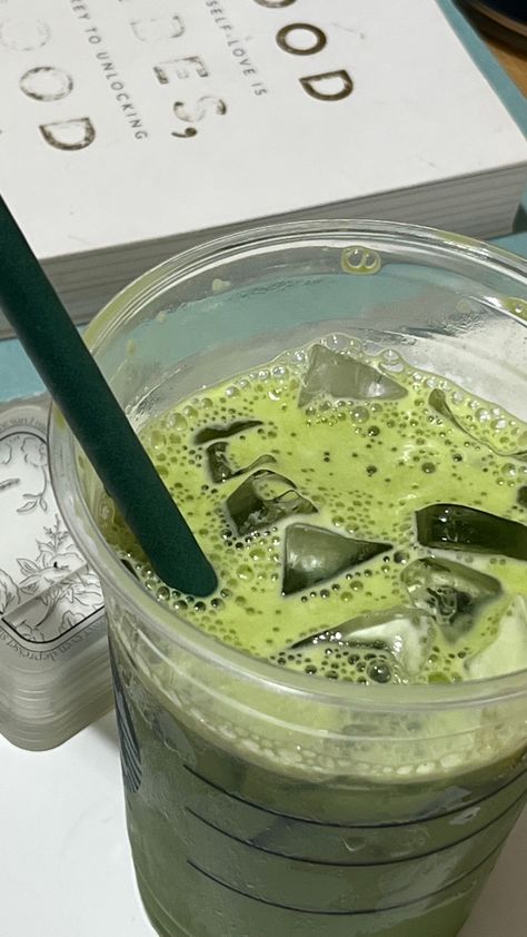 Matcha Aesthetic Wallpaper, Matcha Drink Aesthetic, Matcha Wallpaper, Matcha Latte Starbucks, Starbucks Calories, Matcha Breakfast, Matcha Starbucks, Green Starbucks, Starbucks Matcha