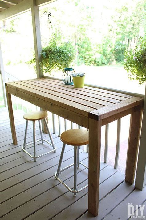 Diy High Top Table Outdoor, 2x4 Bar, Outdoor Table Ideas, Diy Bar Table, Bar Table Diy, Outdoor Table Centerpieces, Bar En Plein Air, Diy Furniture Building, Diy Outdoor Bar