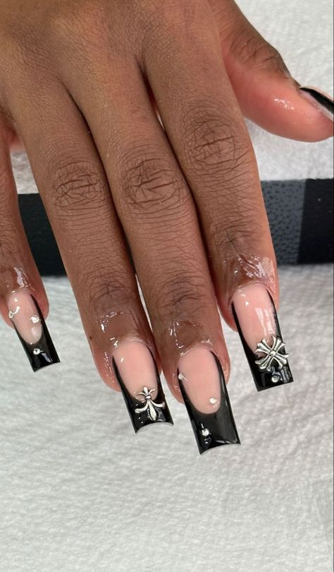 Square Medium French Tip, Nail Designs Square Medium, Black French Tips With Charms, Black French Tip Nails With Charms, Black French Tip With Charms, Nails With Charms Black, Acrylic Nail Designs Square, French Tip Nails With Charms, Black Nails With Charms