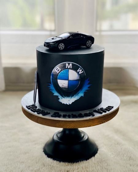 Birthday Decor For Him, Motorcycle Birthday Cakes, Bmw Cake, Cars Cake Design, Birthday Cake For Boyfriend, Cake Designs For Boy, Boys First Birthday Cake, 9th Birthday Cake, 17 Birthday Cake