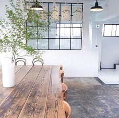 #running #runningmen #menfitness #runningtees #runningwear #runningwatch #runningwatches #sportswatches #sportsmenwatches #menwatches Vintage Modern Kitchen, Modern Kitchen Island, Industrial Living, Interior Windows, Outdoor Dining Furniture, 인테리어 디자인, House Inspiration, White Walls, Glass Wall