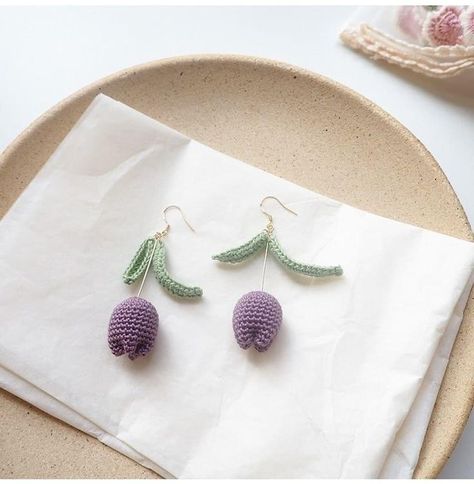 Cute Crochet Jewelry, Crochet Cute Earrings, Amigurumi Earrings, Earring Crochet, Crochet Tulip, Tulip Earrings, Crochet Jewlery, Earrings Crochet, Crochet Jewelry Patterns