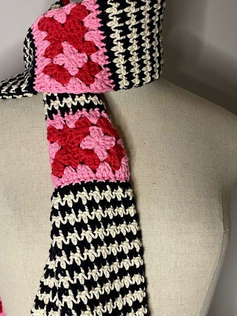 Pink And Red Crochet, White Crochet Scarf, Black And White Crochet, Black And White Scarf, Red Crochet, White Scarf, Scarf Crochet, Pink And Red, Crochet Scarves