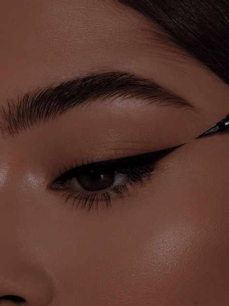 Eyeliner Aesthetic, Evening Eye Makeup, Simple Eyeliner, Swag Makeup, Eye Makeup Pictures, Pinterest Makeup, Eye Makeup Designs, Edgy Makeup, Makeup Eye Looks