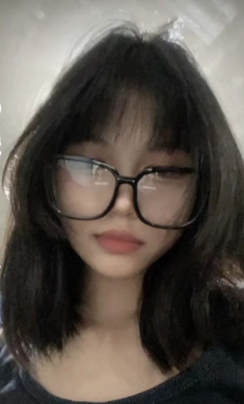 Aesthetic Gfx Background, Douyin Fashion, Fake Photo Short Hair, Y2k Photos, Korean Photo, Christian Things, Boyfriend Girlfriend Photos, Cute Makeup Looks, Tiktok Style