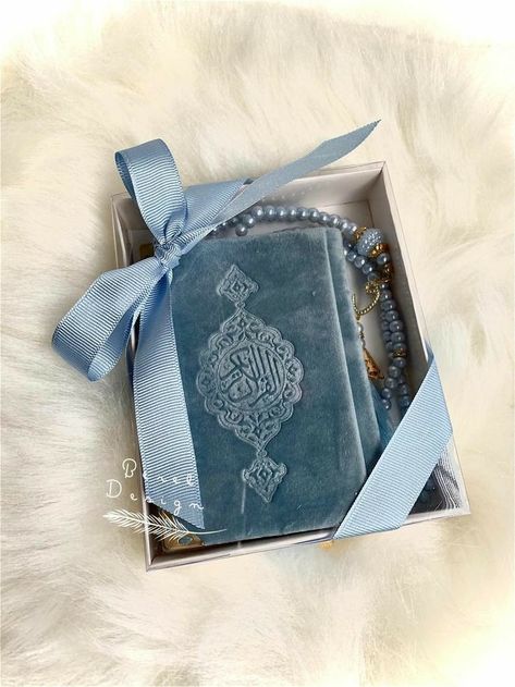 Ameen Gifts, Hajj Gifts, Disney Party Favor, Quran Covers, Crochet Waffle Stitch, Ramadan Kareem Decoration, Eid Crafts, Wedding Gift Pack, Quran Book