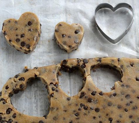 Chocolate Chip Cookie Dough Valentine's Hearts | Edible Cookie Dough Edible Cookie Dough Recipe, Honey Chocolate, Heart Shaped Chocolate, Desserts Chocolate, Melting White Chocolate, Cookie Dough Recipes, Heart Shaped Cookies, Edible Cookie Dough, Chocolate Chip Cookie Dough