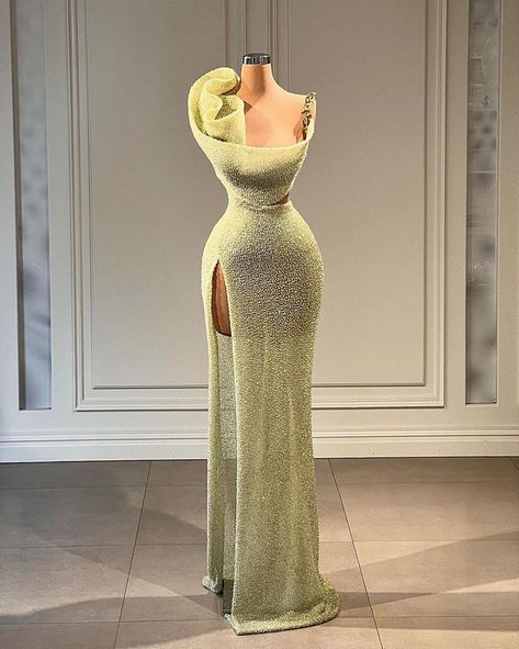 Most Expensive Prom Dress, Unique Dress Sketches, Glamoures Dress, Extravagant Formal Dresses, Royalty Dresses Gowns, Formal Long Dresses Elegant, Long Birthday Dresses, Glamorous Dresses Luxury, Luxury Dress Glamour