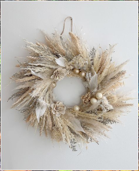 Winter Home Decor Boho - Let's Face It! - Searching for a product is not simple. Try Amazon.com to get all your supplies. Winter Doors, Boho Christmas Wreath, Door Reef, Dried Flowers Wreath, Salon Christmas, First Christmas In New Home, Christmas Decor Rustic, Christmas Wreath Decor, Holiday Art Projects