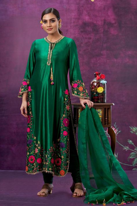 Green Silk Embroidered Kurta Pant Set for Mehendi Mehendi Ceremony Outfits, Niti Bothra, Applique Kurta, Mughal Motifs, Tassel Sleeves, Kurta And Palazzo, Mehendi Outfit, Mehendi Outfits, Kurta Pant Set