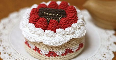 Crochet Cake, Japanese Crochet, Confection Au Crochet, Pola Amigurumi, Food Patterns, Crochet Food, Crochet Goodies, Fun Crochet Projects, Food Crafts