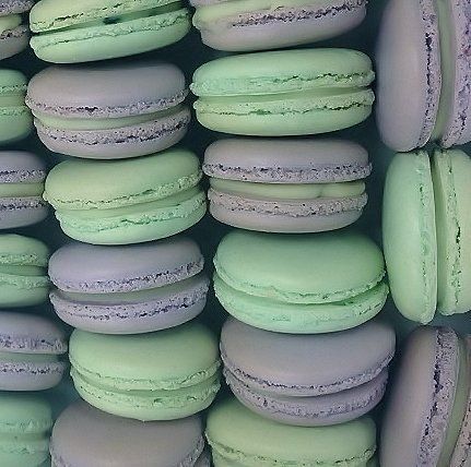 purple and mint macaroons Mint Macarons, Eve Wakamiya, Purple Sweet 16, Mint And Lavender, Colour Aesthetic, Purple Cupcakes, Macaron Tower, Wedding Mint Green, High Aesthetic