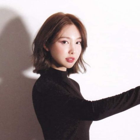 Kpop Short Hair, Ulzzang Hair, Asymmetrical Haircut, Korean Short Hair, Shot Hair Styles, Ig Feed, Permed Hairstyles, Girl Short Hair, Short Hair Haircuts