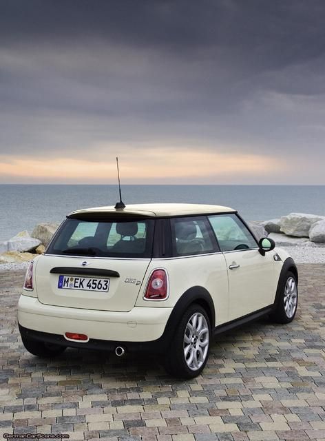 Mini Cooper One 16 #MINI #MiniCooper #Rvinyl ============================= http://www.rvinyl.com/MINI-Accessories.html Mini Cooper Accessories, Mini Cooper Custom, Mini Driver, Mini Cooper One, Mini Cooper Convertible, Mini Cooper Clubman, Mini Copper, Mini Moderns, One D