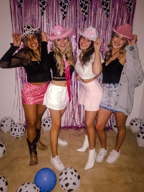 Cowboy Girl Outfits, Disco Party Outfit, Pink Cowboy Hat, Space Cowgirl, Space Outfit, Fiesta Outfit, Cowboy Girl, Cowgirl Costume, Birthday Party Outfits