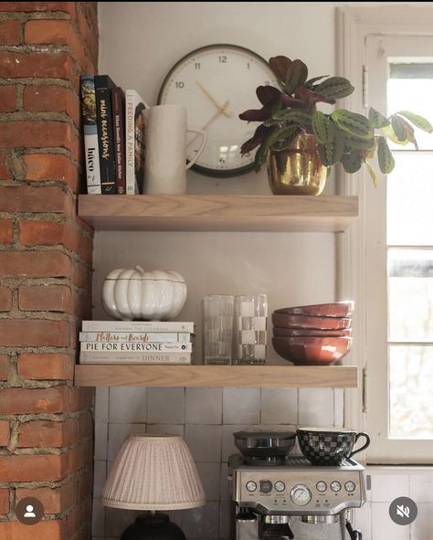 Cookbooks In Kitchen Displaying, Kitchen Open Shelf Styling, Kitchen Shelf Ideas, Bar With Floating Shelves, Drinks Corner, Bookshelves Display, Surface Styling, Fall Shelf Decor, Pumpkin Baking