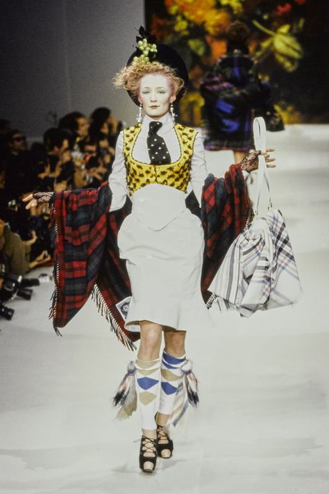 Vivienne Westwood New Romantics, Vivienne Westwood Sketches, Vivienne Westwood 80s, Vividness Westwood, Vivienne Westwood Punk, Misty Rain, Vivienne Westwood Fashion, Andreas Kronthaler, 90s Runway Fashion