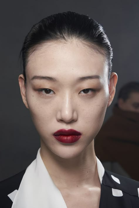 Autumn 2020 Makeup Trends Fashion Model Face, 2020 Makeup, Black Lashes, Models Makeup, Model Face, Face Reference, Fall Makeup, Red Lipstick, Interesting Faces