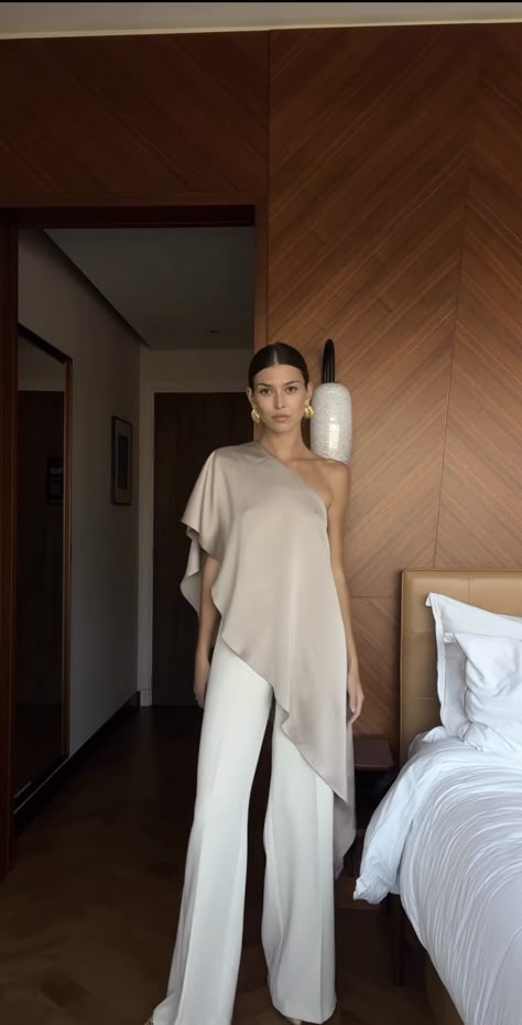 Danielle Copperman, Asymmetrical Outfit, Outfit Formal Mujer, Outfit Elegantes, Elegant Outfit Classy, Elegante Casual, Looks Chic, Chic Outfit, Guest Outfit