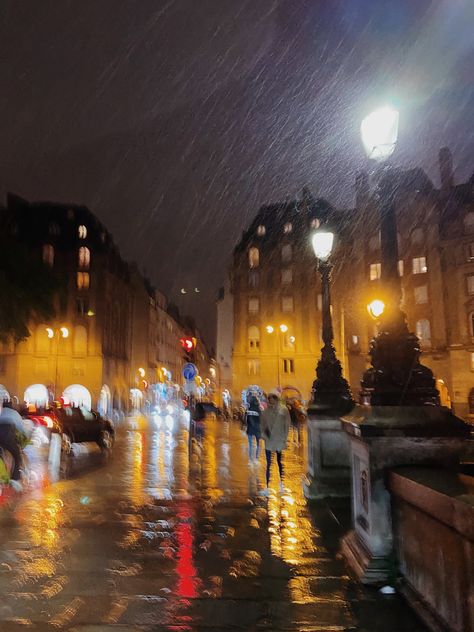 Rainy Paris, Paris At Night, Aesthetic Fashion, Times Square, Paris, Travel