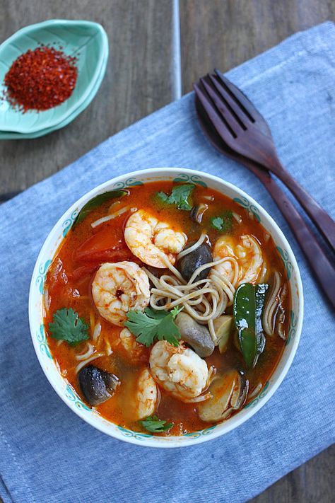 15-Minute Tom Yum Noodle Soup Chinese Veggies, Tom Yum Noodle Soup, Tom Yum Noodles, Tom Yum Soup, Bible Belt, Tom Yum, Asian Soup, Super Market, Savory Soups