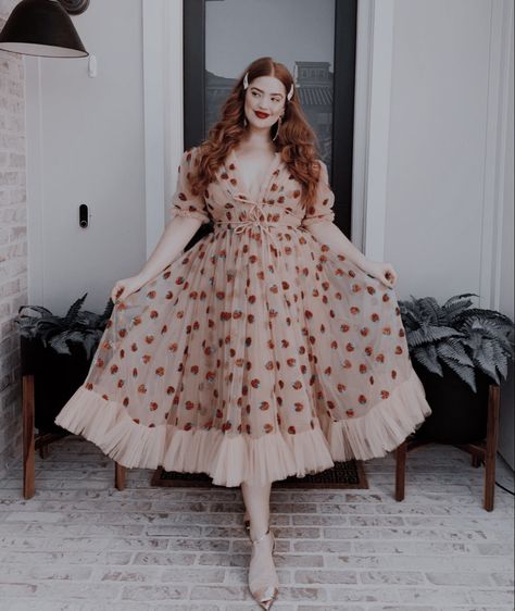 Redhead Aesthetic, Redhead Fashion, Plus Sized, Journal Aesthetic, Curvy Fashion, Redheads, Plus Size Dresses, Plus Size Outfits, Victorian Dress