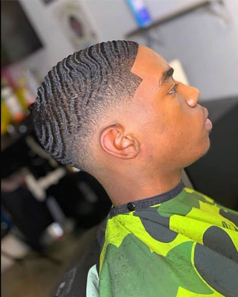 360 Waves Hair, Teen Haircuts, Waves Hairstyle Men, Men Fade Haircut Short, Taper Fade Curly Hair, Fade Haircut Styles, Waves Haircut, Black Hair Cuts, Waves Hairstyle