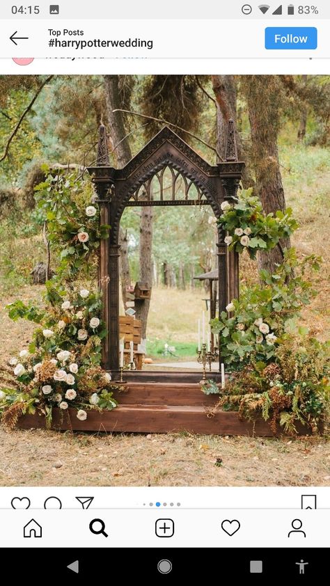 Dream alter for HP wedding Hogwarts Themed Wedding, Deathly Hallows Wedding Arch, Harry Potter Aesthetic Wedding, Harry Potter Wedding Arch, Slytherin Themed Wedding, Medevil Wedding Theme, Elegant Harry Potter Wedding, Harry Potter Bouquet, Narnia Wedding