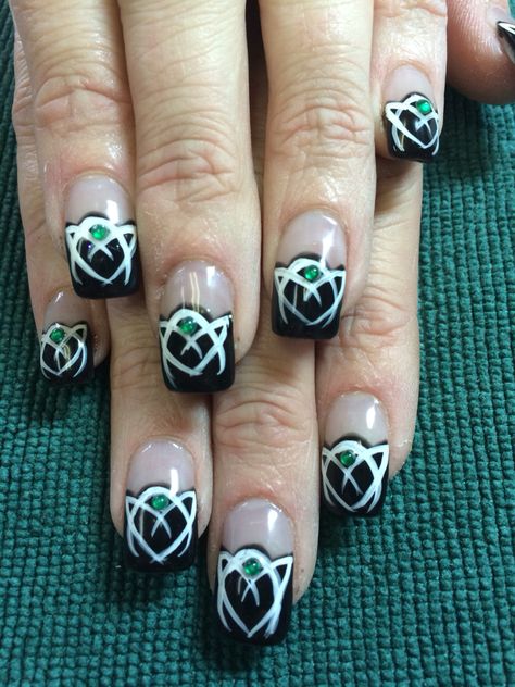 Celtic Nail Art, Ireland Nail Art, Celtic Nails Designs, Celtic Nails, Irish Gel Nails, Irish Acrylic Nails, St Patricks Nail Designs, Irish Engagement Rings Celtic Wedding Bands, Saint Patrick Nail