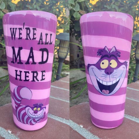 Alice In Wonderland Tumbler, Alice In Wonderland Cheshire Cat, Wonderland Cheshire Cat, Decorated Wine Glasses, Cup Ideas, King Tut, Were All Mad Here, Tumbler Cups Diy, Ceramics Ideas