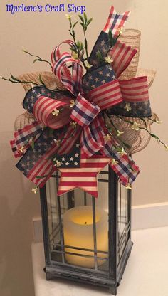 Summer Lantern Decor Ideas, Decorated Lanterns Ideas, Patriotic Table Decorations, Decorate Lantern, Patriotic Lanterns, Christmas Centre Pieces, Patriotic Porch, Patriotic Diy, Holiday Lanterns